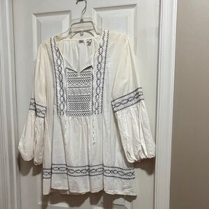 5/$15 ROVE Cream Blouse with Black Embroidery